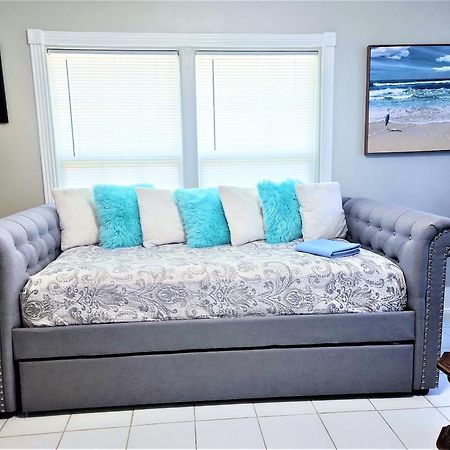 Casaazul-2605A-Couples Retreat By Beach & Pleasure Pier 1 Block Away- 2Bed 2Bath- 7 Minutes To Cruise Terminal Galveston Esterno foto